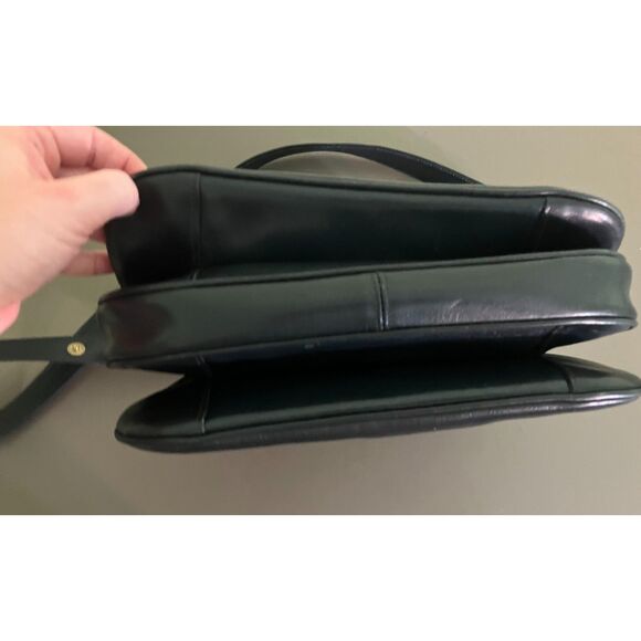 Nuova Capica accordion style adjustable strap shoulder bag - Picture 12 of 15